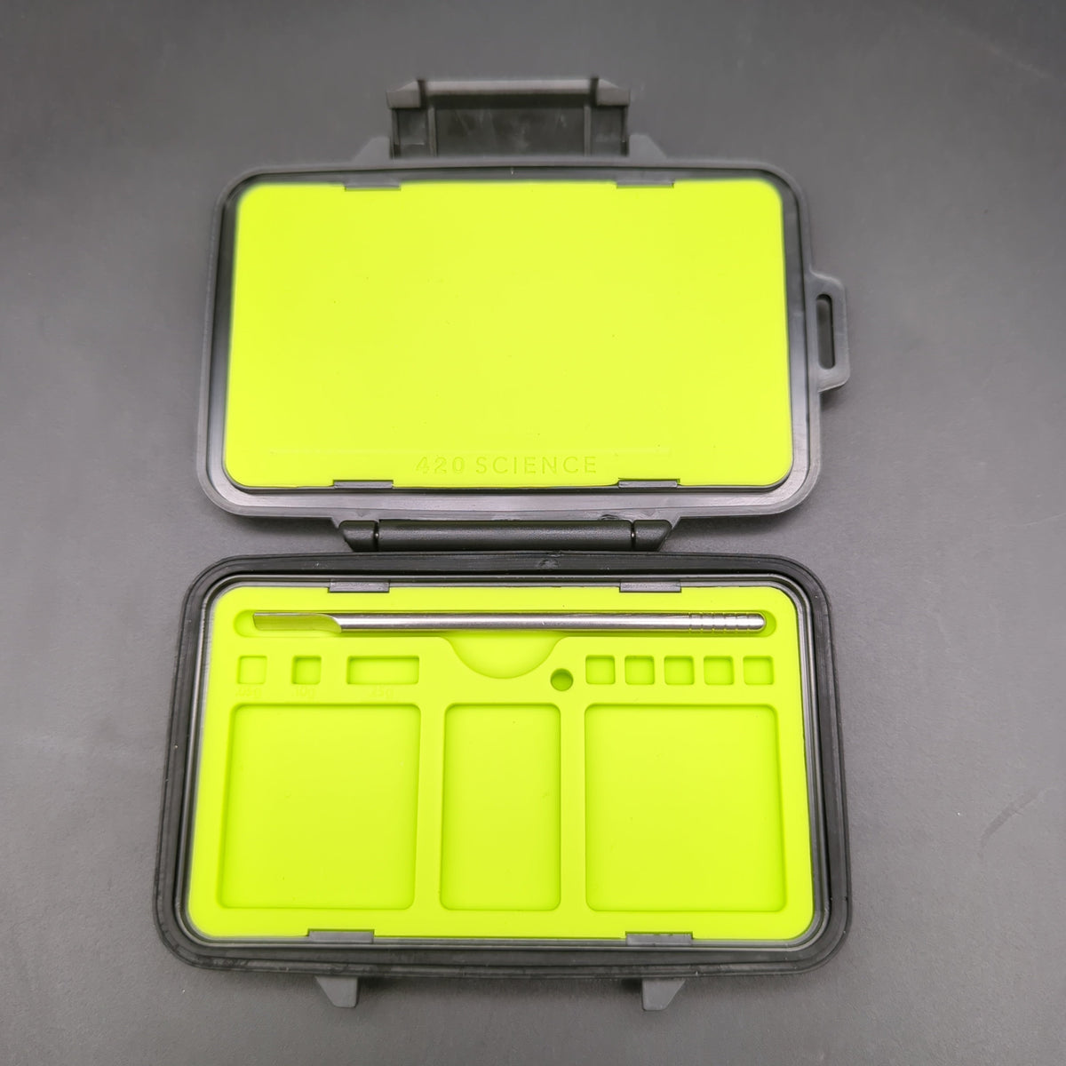 420 Science Wax Wallet XL Concentrate Container – Avernic