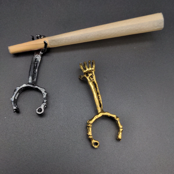Mini Skeleton Hand Blunt Holder – Avernic Smoke Shop