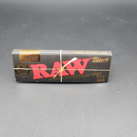 RAW Classic Rolling Papers - 1 1/4 Size Black